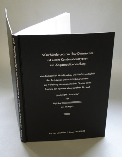 Abschlussarbeiten: hier eine Diplomarbeit als Hardcover mit Leinenbezug