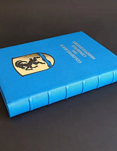 Erhabene Rückenbünde (Goldenes Buch der Gemeinde Hebertshausen)